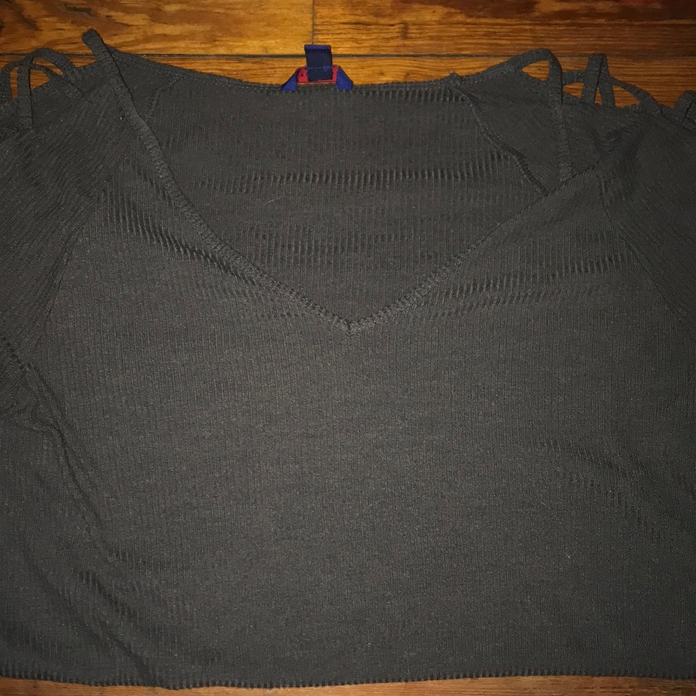 V-neck long sleeve shirt